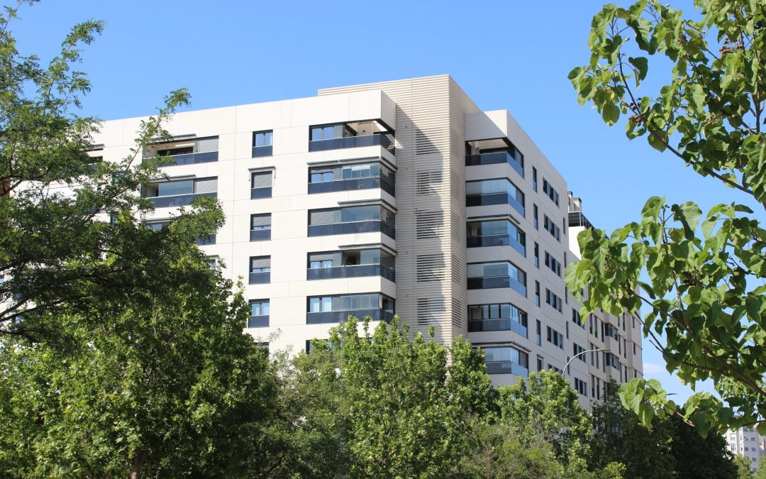 En este momento estás viendo Aprobada la Ley de Vivienda (Ley 12/2023) para garantizar el derecho a una vivienda digna y accesible